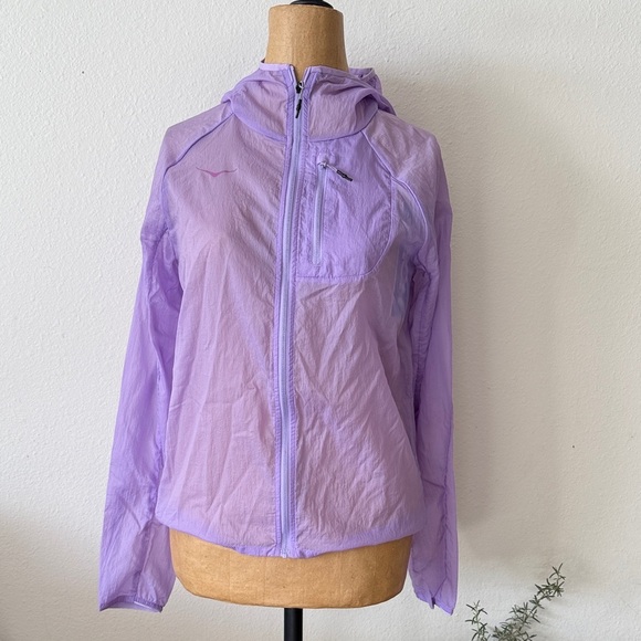 Hoka sz XS Women's Purple Skyflow Lightweight Jacket $118 NWT excellent cond